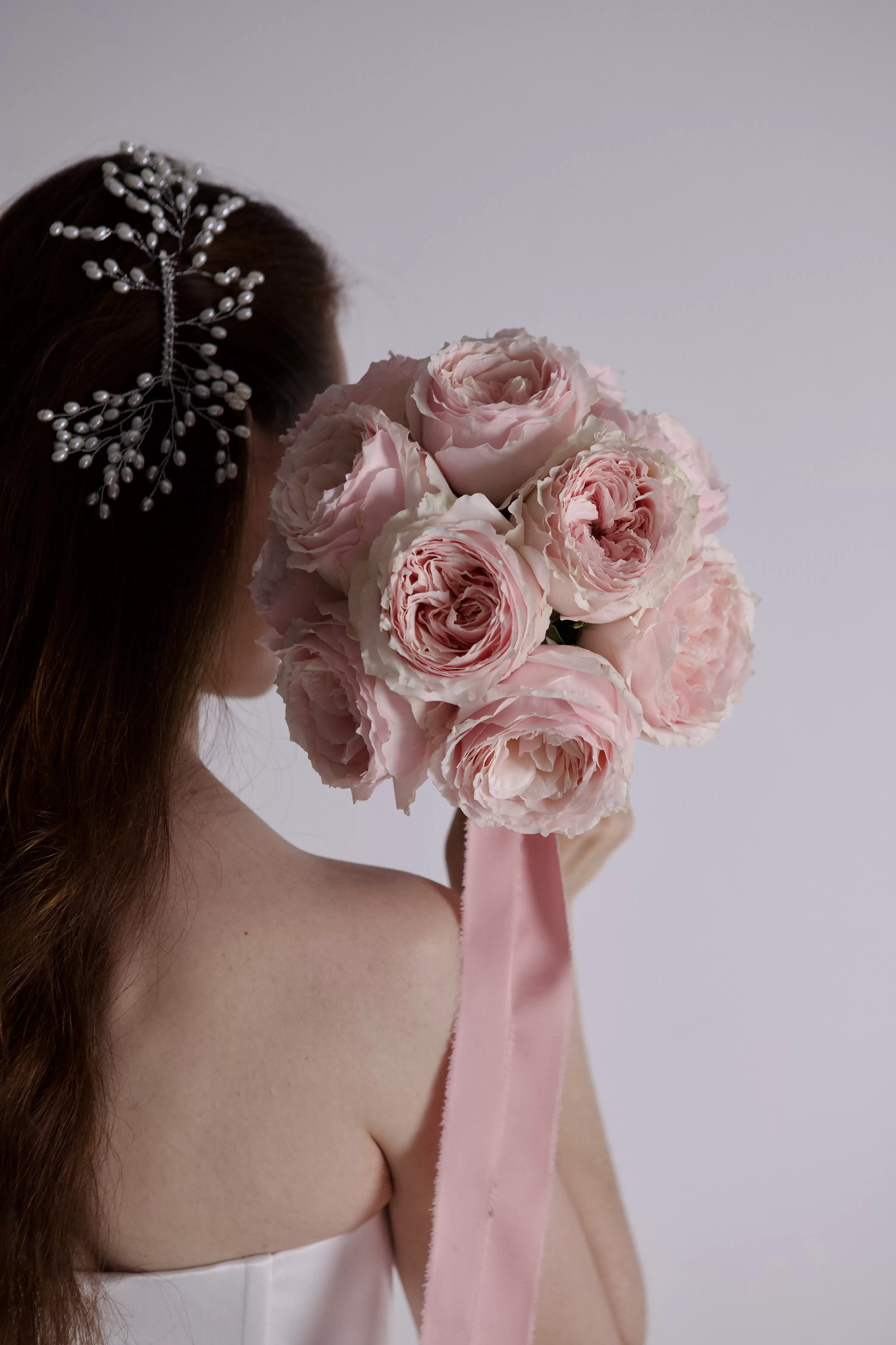 Свадебный букет из пионовидных роз Тсумуги