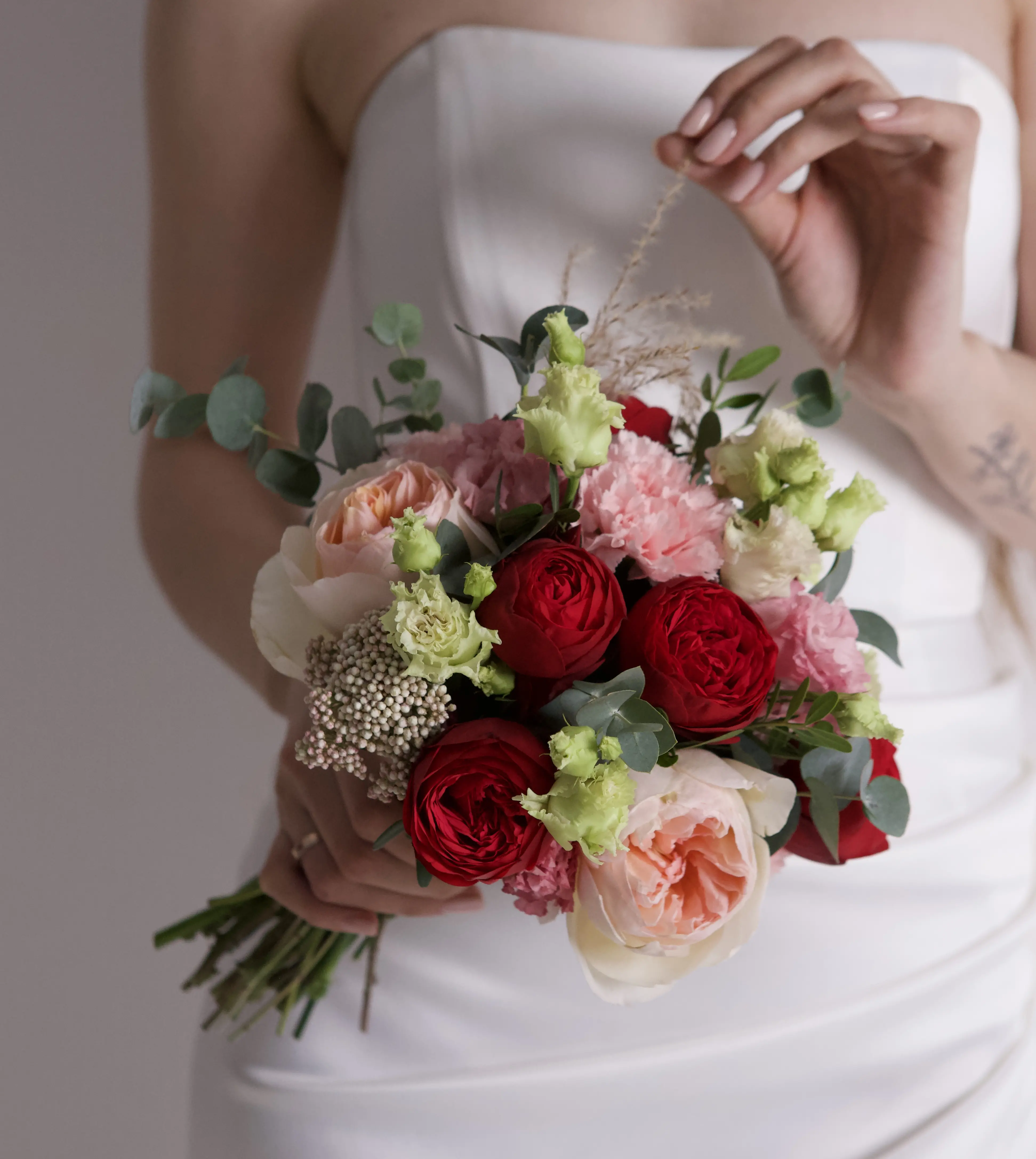 Яркий свадебный букет